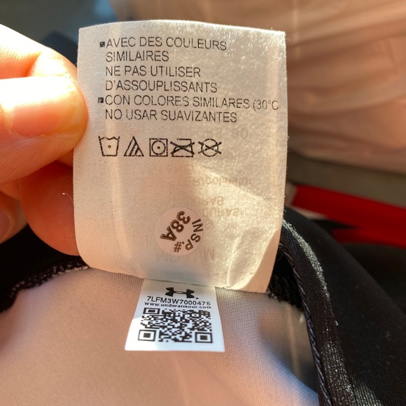 (CLOSET CLOSING FINAL SALE) Under Armor USA Sports Bra and Leggings Set - Picture 15 of 15